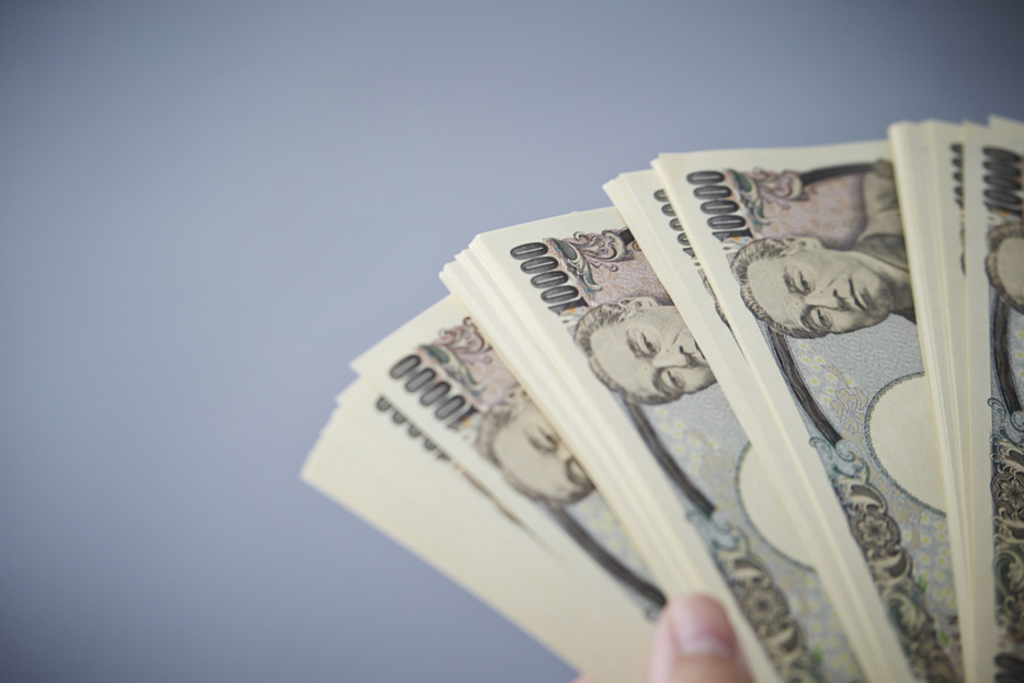 半年に1回、妻の実家に帰省するたびに「現金50万円」をもらっています。かなり高額ですが「贈与税」は発生しないのでしょうか？