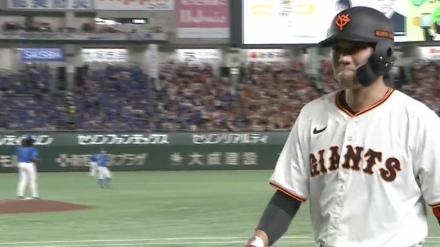 ピッチャーゴロでランナーを進めた坂本勇人選手(画像:日テレジータス)