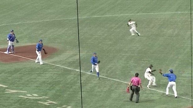 挟殺プレーでも粘る丸佳浩選手(画像:日テレジータス)