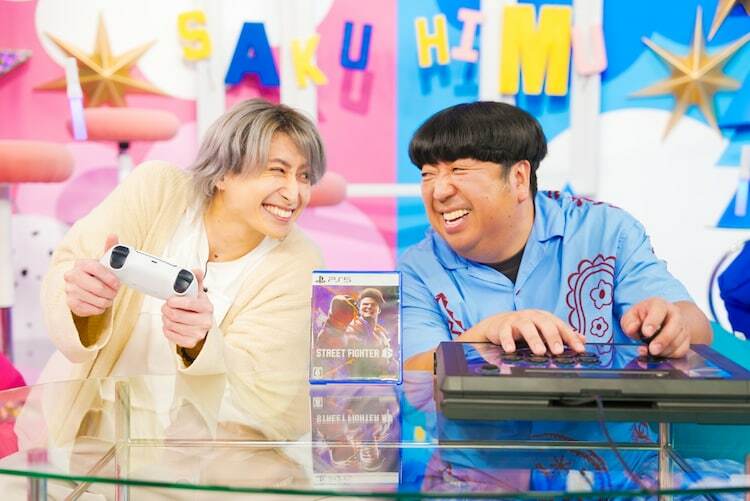 左から佐久間大介、バナナマン日村。(c)日本テレビ