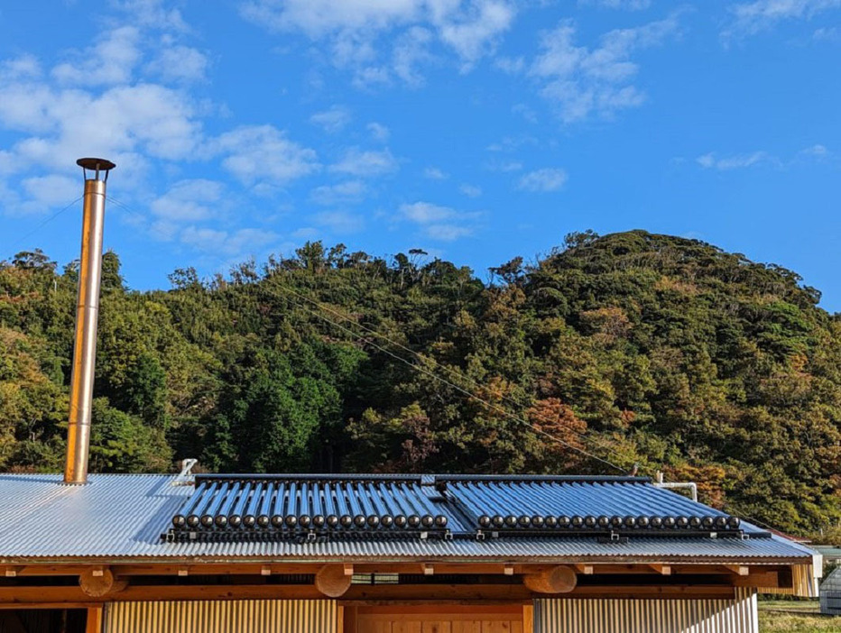 スペインのメーカー「FUJISOL」の太陽光集熱器（写真提供：ロッジモンド）