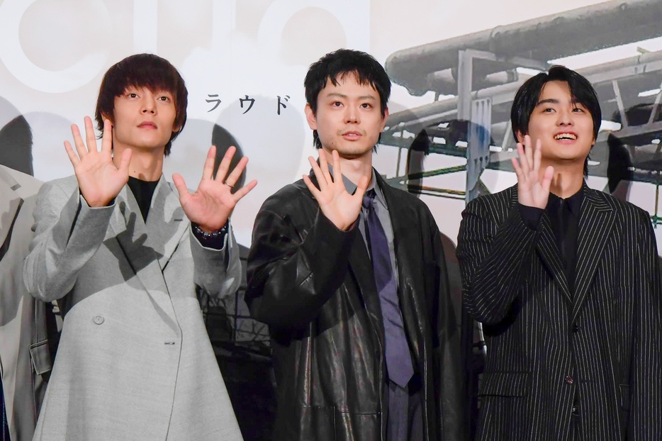 舞台あいさつに登壇した窪田正孝、菅田将暉、奥平大兼(写真左から)