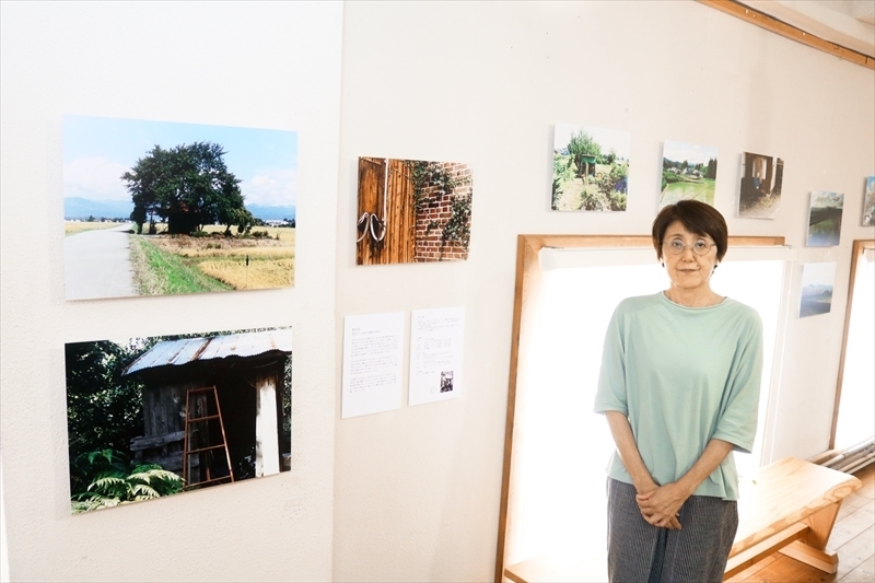 喜多方の風景を切り取った作品を展示している鈴木さん