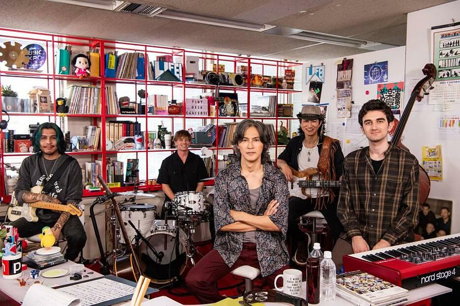 稲葉浩志「tiny desk concerts JAPAN」©NHK