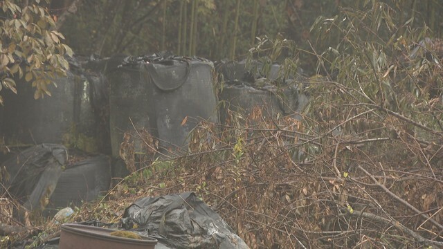 資材置き場に置かれた使用済み活性炭　岡山・吉備中央町　2023年11月