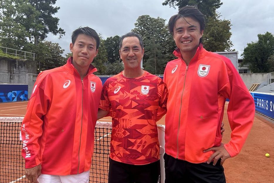 パリ五輪日本代表監督を務めた高田充氏（写真中央）と錦織圭（写真左）、ダニエル太郎（写真＝本人提供）