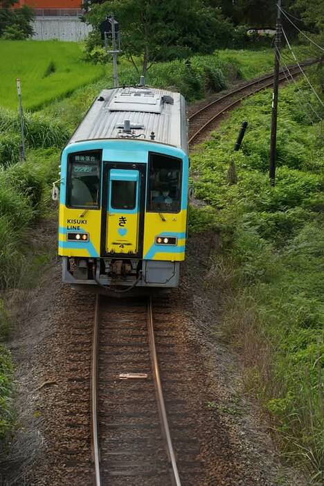 ＪＲ木次線の列車＝７月１７日、広島県庄原市