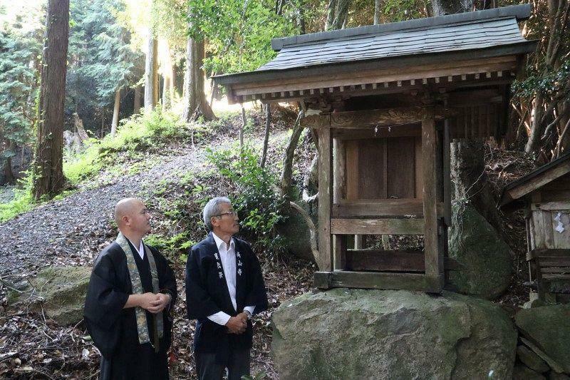 CFで修復費用を募っているご神体が祭られた社