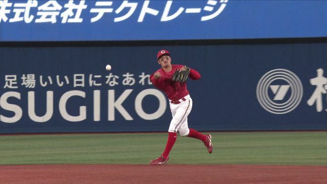 強肩でアウトにする矢野雅哉選手