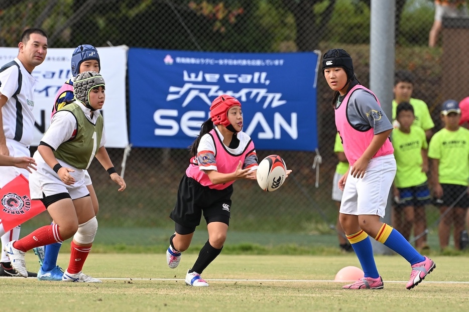 参加した女子選手のコンバインドチームによる恒例の女子交流試合は今年も大盛り上がり（撮影／三野良介）