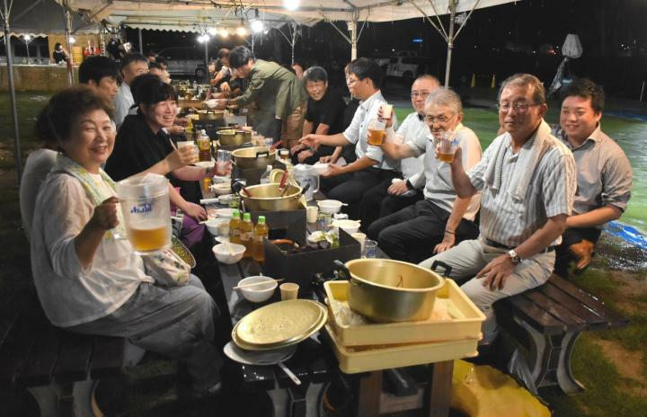 新居のいもだきに訪れた市民ら