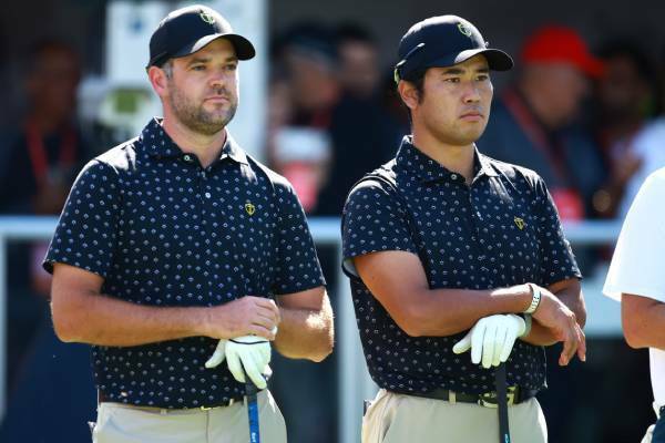 初日を戦った松山英樹（右）＆コーリー・コナーズ（左）（写真：Getty Images）