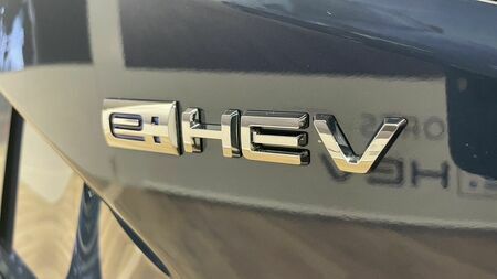 ホンダのハイブリッドシステムとして3代目となる「e:HEV」。燃費性能と走行性能を高次元で両立させ人気が高まっている。コスト改善も進んだ結果、エンジン車並みに儲かるようになった（記者撮影）