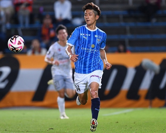 横浜FCのボランチ争い挑む小倉。写真：鈴木颯太朗