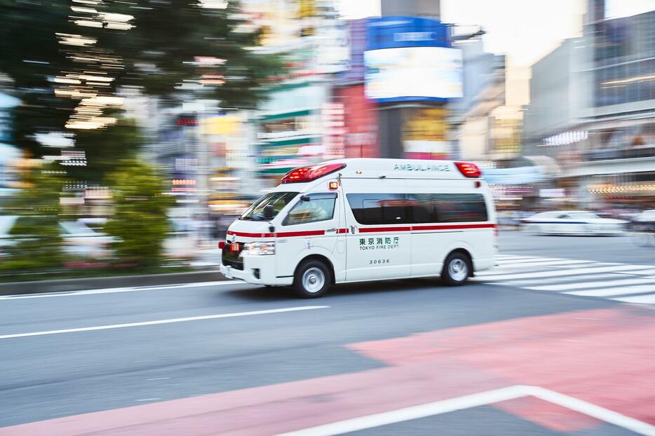 自損行為では救急医療で身体的な治療のあと、精神的な治療も必要だ（写真：アフロ）