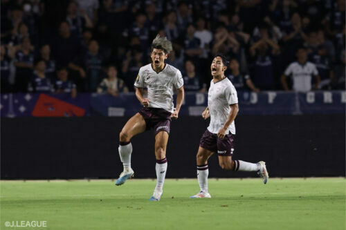 J1第29節で福岡と神戸が対戦した [写真]=J.LEAGUE