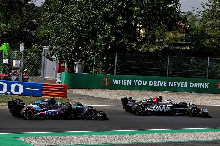 2024年F1第16戦イタリアGP　ポジションを争うケビン・マグヌッセン（ハース）とピエール・ガスリー（アルピーヌ）