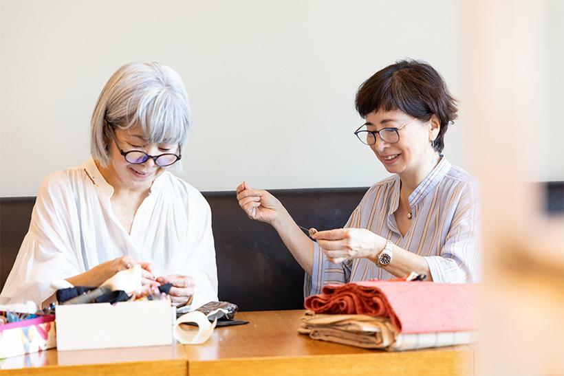 刺繡教室に通っていたという経験があるだけに、几帳面な針の運びを披露くださった阿川さん。