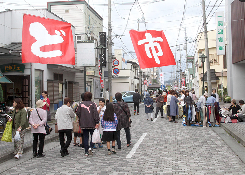 一関市の錦町水天宮通りで定着したど市。今年は9月の1回のみの開催で、さまざまなイベントを繰り広げる（資料）