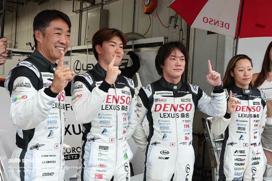 2024スーパー耐久第5戦鈴鹿　総合ポールポジションを獲得した永井宏明／小高一斗／嵯峨宏紀／小山美姫（DENSO LEXUS RC F GT3）