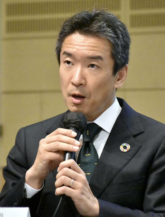 講演後、質問に答えるゆうちょ銀行の笠間貴之社長＝20日午後、東京都千代田区