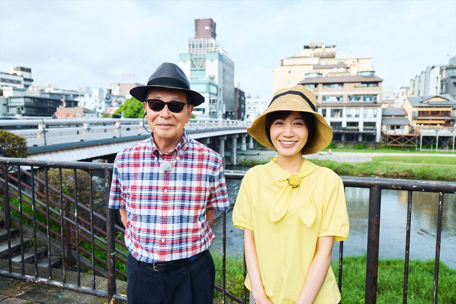 タモリと佐藤茉那アナ