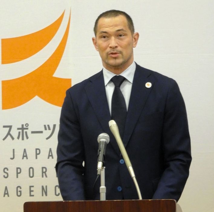 　会見したスポーツ庁の室伏長官