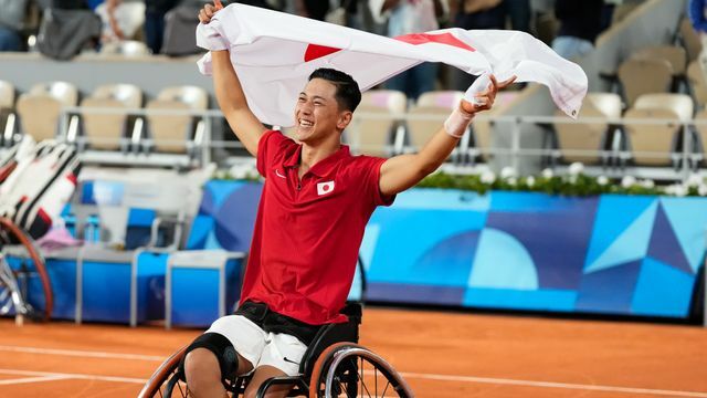 車いすテニスで金メダルを獲得した小田凱人選手(写真：SportsPressJP/アフロ)