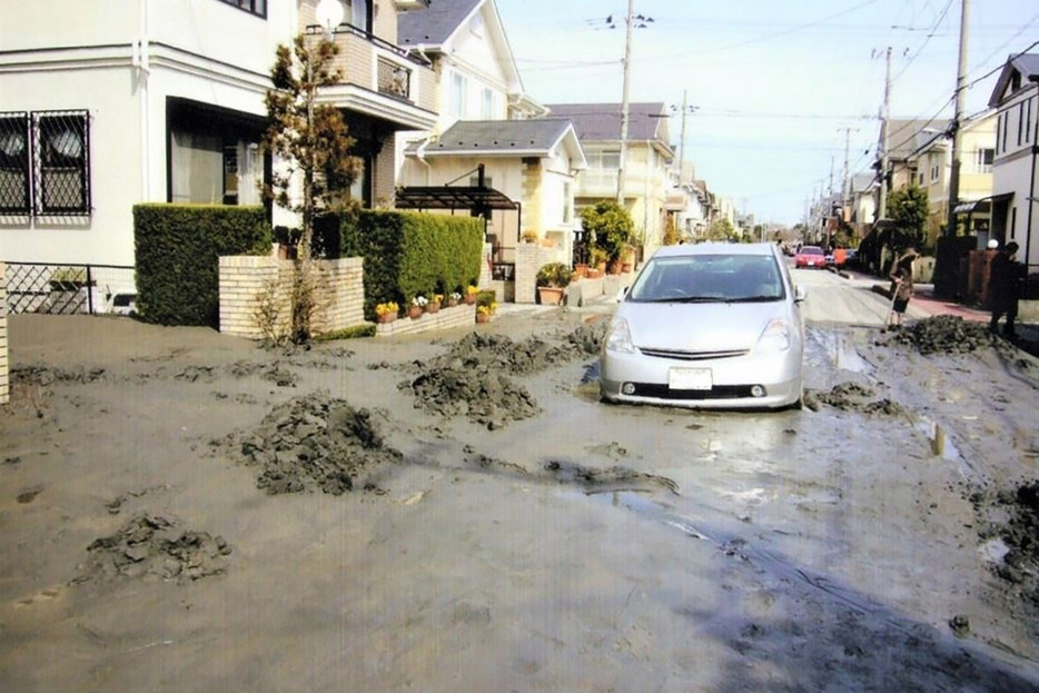 地震や台風に関する被害が日本中で目立っている。そんな災害時につきまとう話題が停電や断水だ。そんなとき、いろいろと役にやつのがクルマの車内だ。プライベートの避難所にもなれば、電源の確保なども可能なだけに、いざというときに使えるように日頃から備えておきたい。