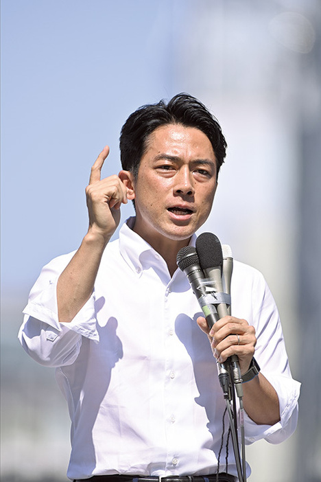 力強く張りのある小泉氏の声　DAVID MAREUILーANADOLU/GETTY IMAGES