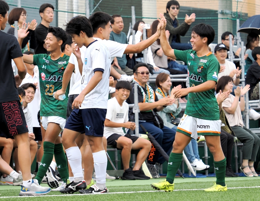 青森山田vs横浜FCユース(写真＝新保克詞)