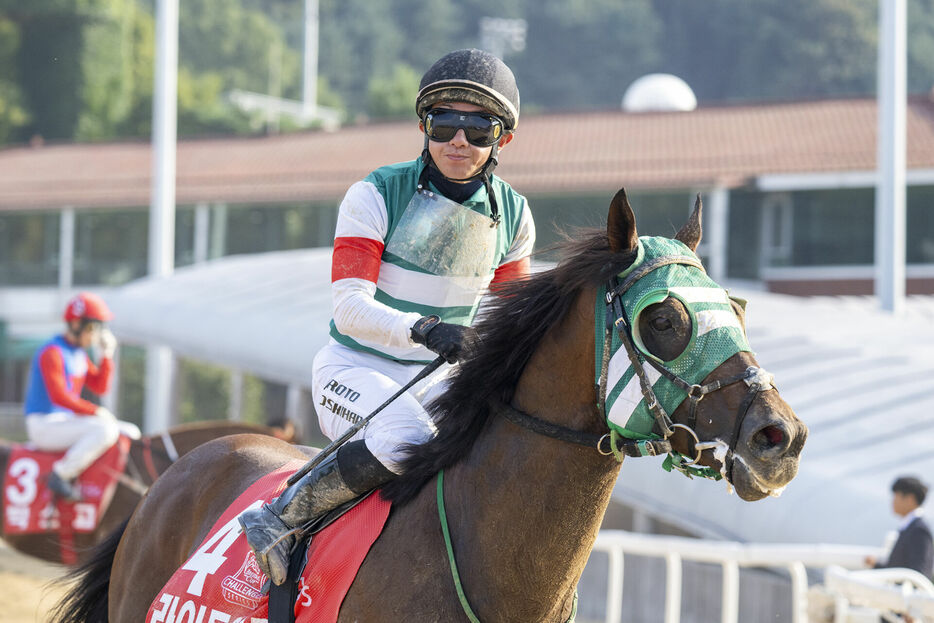 コリアカップ・ライトウォーリアと吉原寛人騎手 (C)NAR地方競馬全国協会