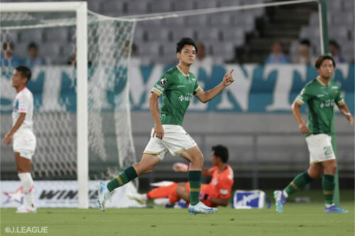 J1第31節で東京Vと鳥栖が対戦した [写真]=J.LEAGUE