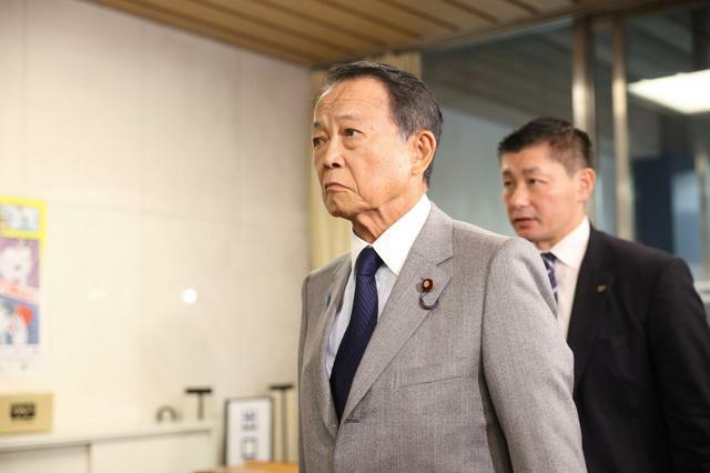 自民党本部に入る麻生太郎副総裁=2024年9月27日午後0時43分、東京・永田町、杜宇萱撮影