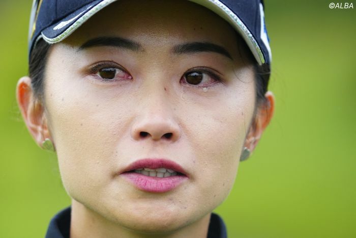 涙を流して初優勝を喜ぶ安田祐香