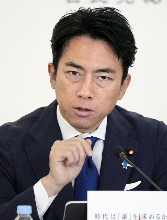 自民党総裁選の政策討論会で発言する小泉元環境相＝24日、東京・永田町の党本部