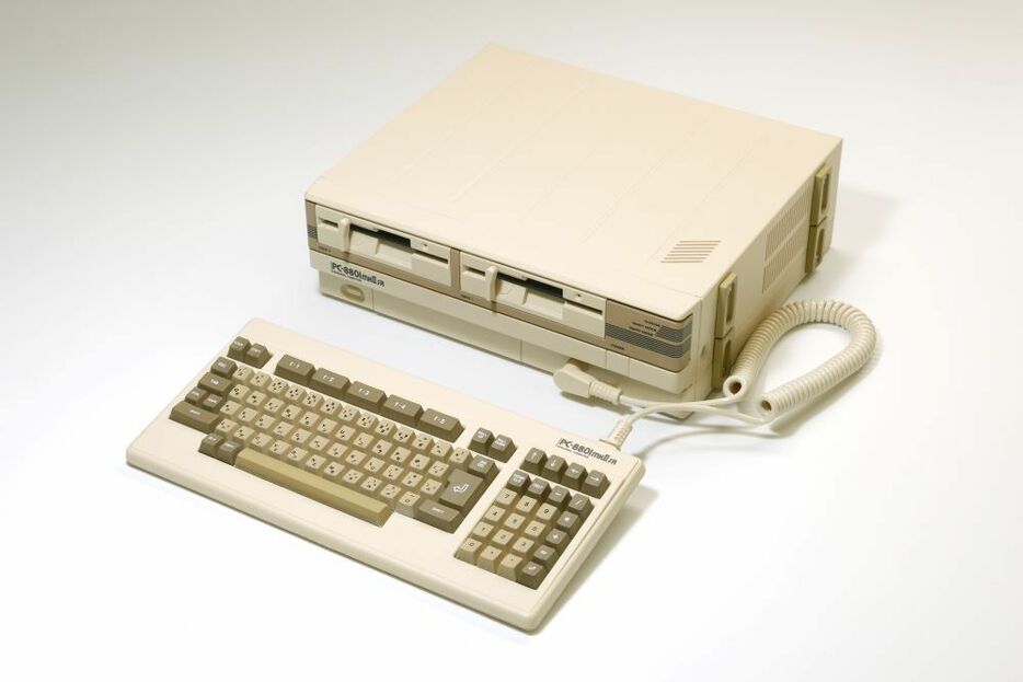 来年春ごろ発売予定の「PasocomMini PC-8801mkⅡSR」（写真は開発中のもの）