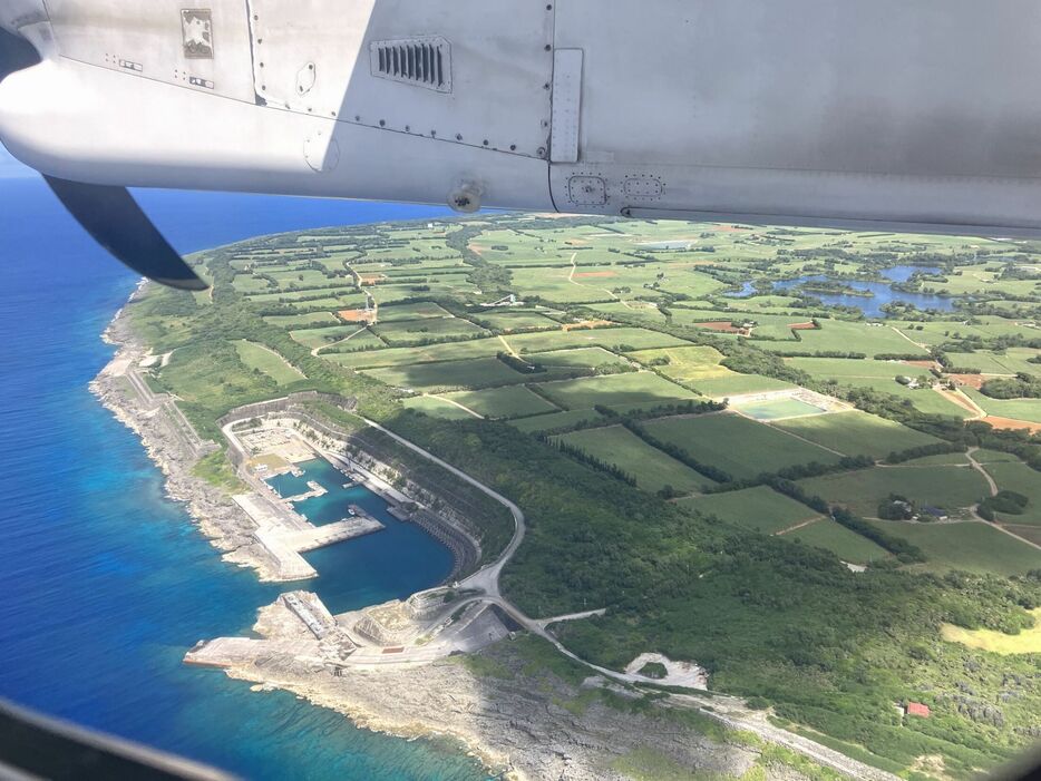 飛行機から撮影した南大東島