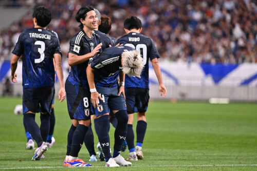 得点後の伊東純也 [写真]=Getty Images