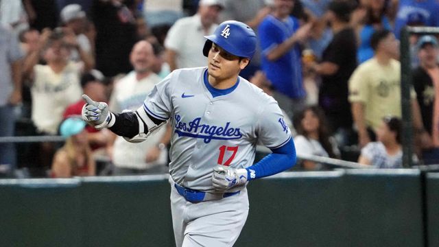 初回に先頭打者ホームランを放った大谷翔平選手(写真：USA TODAY Sports/ロイター/アフロ)