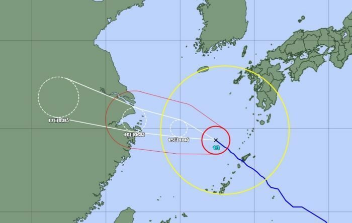 台風13号進路図（15日午前6時現在、気象庁のHPより）