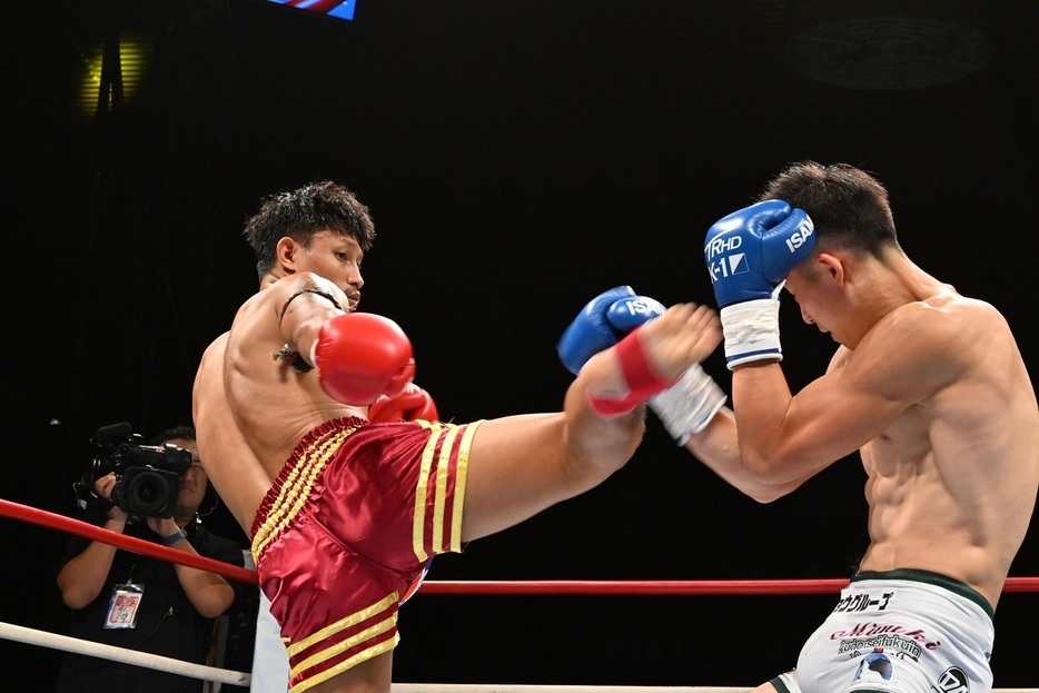 ヨードクンポンの右ハイ （撮影・蔦野裕）