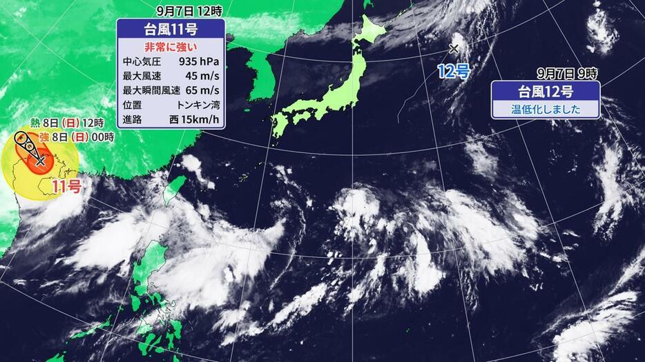 台風11号と温帯低気圧化した台風12号