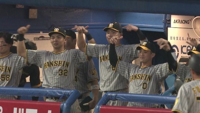 先制の場面では盛り上がりをみせる阪神ベンチ