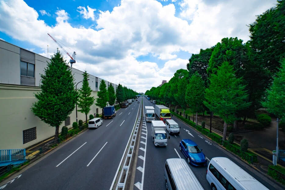 たまに遭遇する「民間の緊急車両」。救急車と同じように道を譲らないと罰則はありますか？