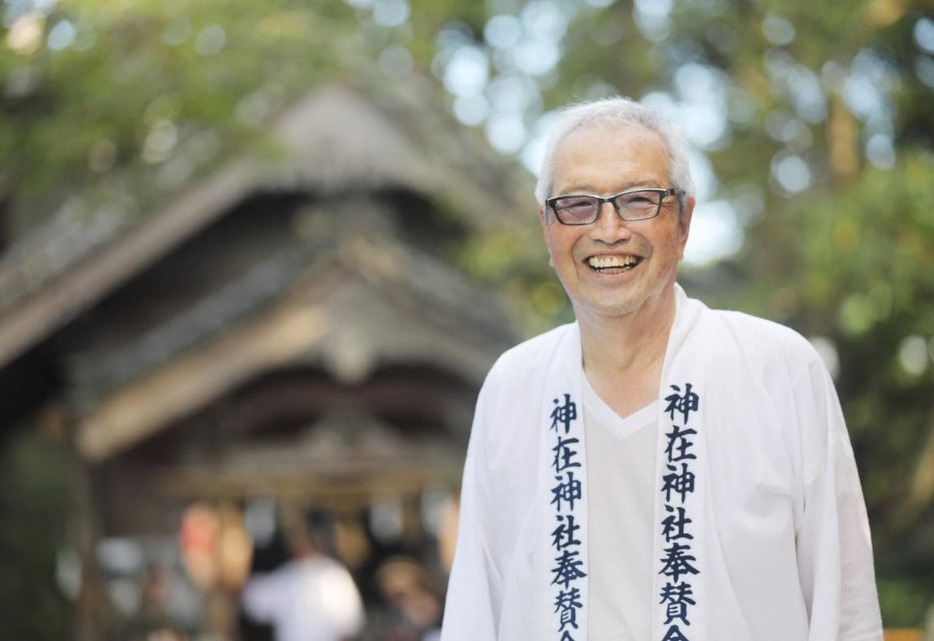 千灯篭祭の日、神在神社で笑顔の馬田さん