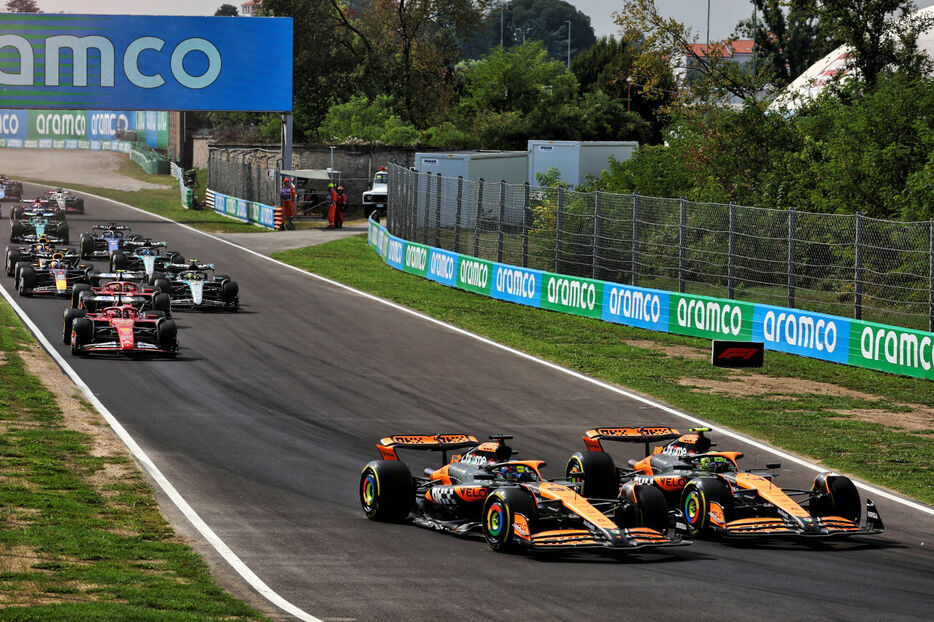 1周目に見られたランド・ノリスとオスカー・ピアストリ（マクラーレン）の攻防　2024年F1第16戦イタリアGP