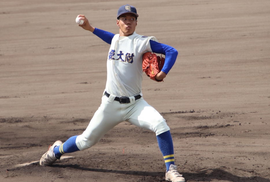 3失点完投勝利を収めた奈良大附先発の杉山竜之輔