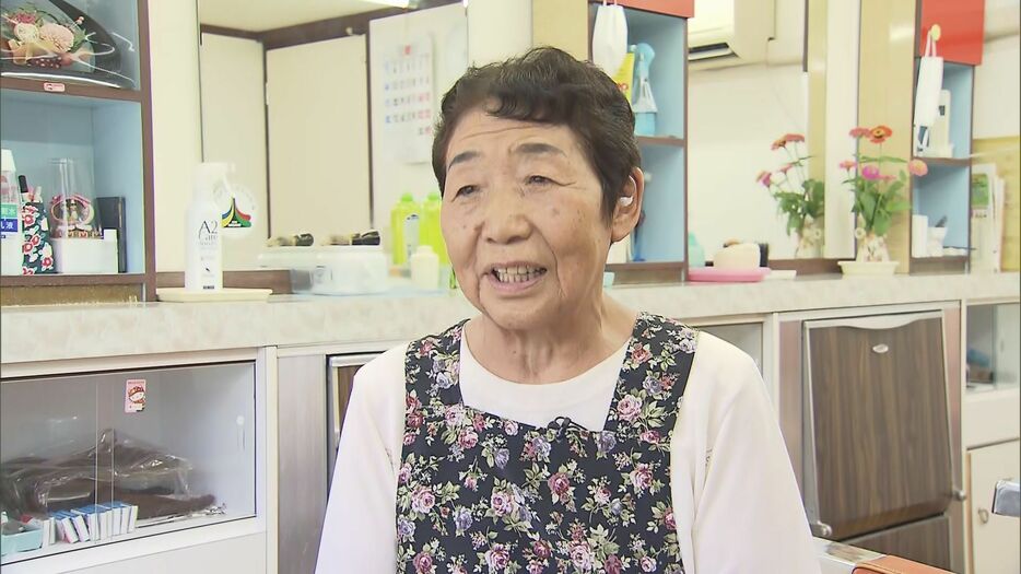 母・イツヨさん（90）