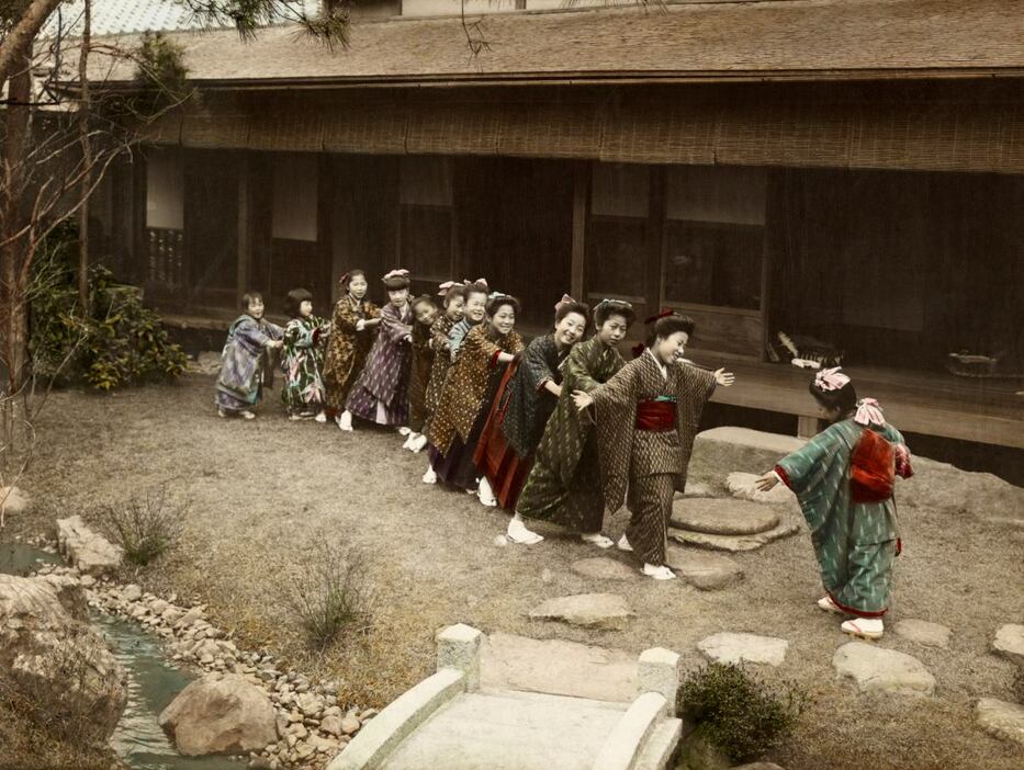 英語版1914年10月号より（白黒写真に手で彩色）（写真：撮影者不明）